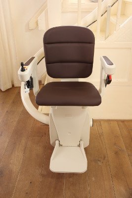 handicare-elegance-freecurve-stairlift-seat handicare-elegance-freecurve-stairlift-seat