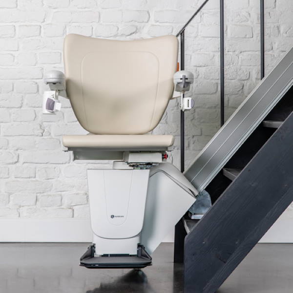 Handicare Straight stairlift1100 Milwaukee BILD economical straight stairlift MIlwaukee