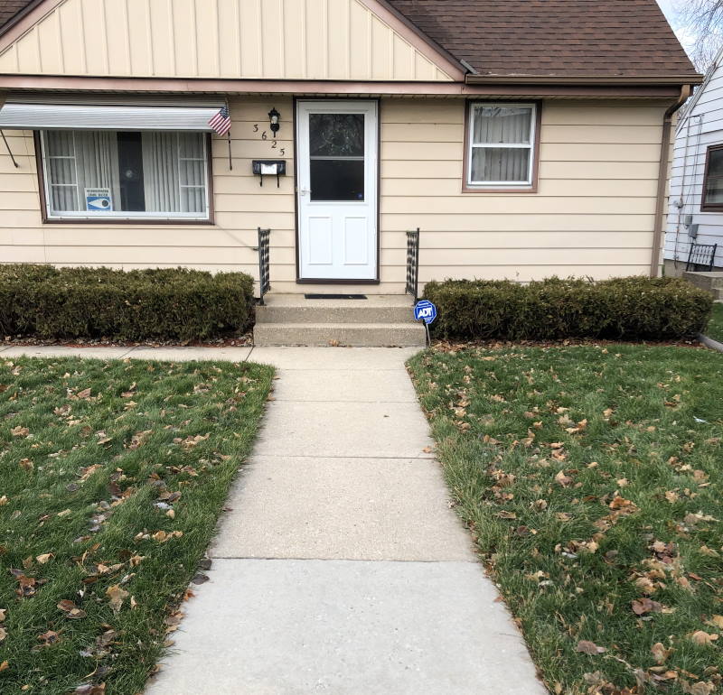 Milwaukee home before wheelchair ramp rental Milwaukee home before wheelchair ramp rental