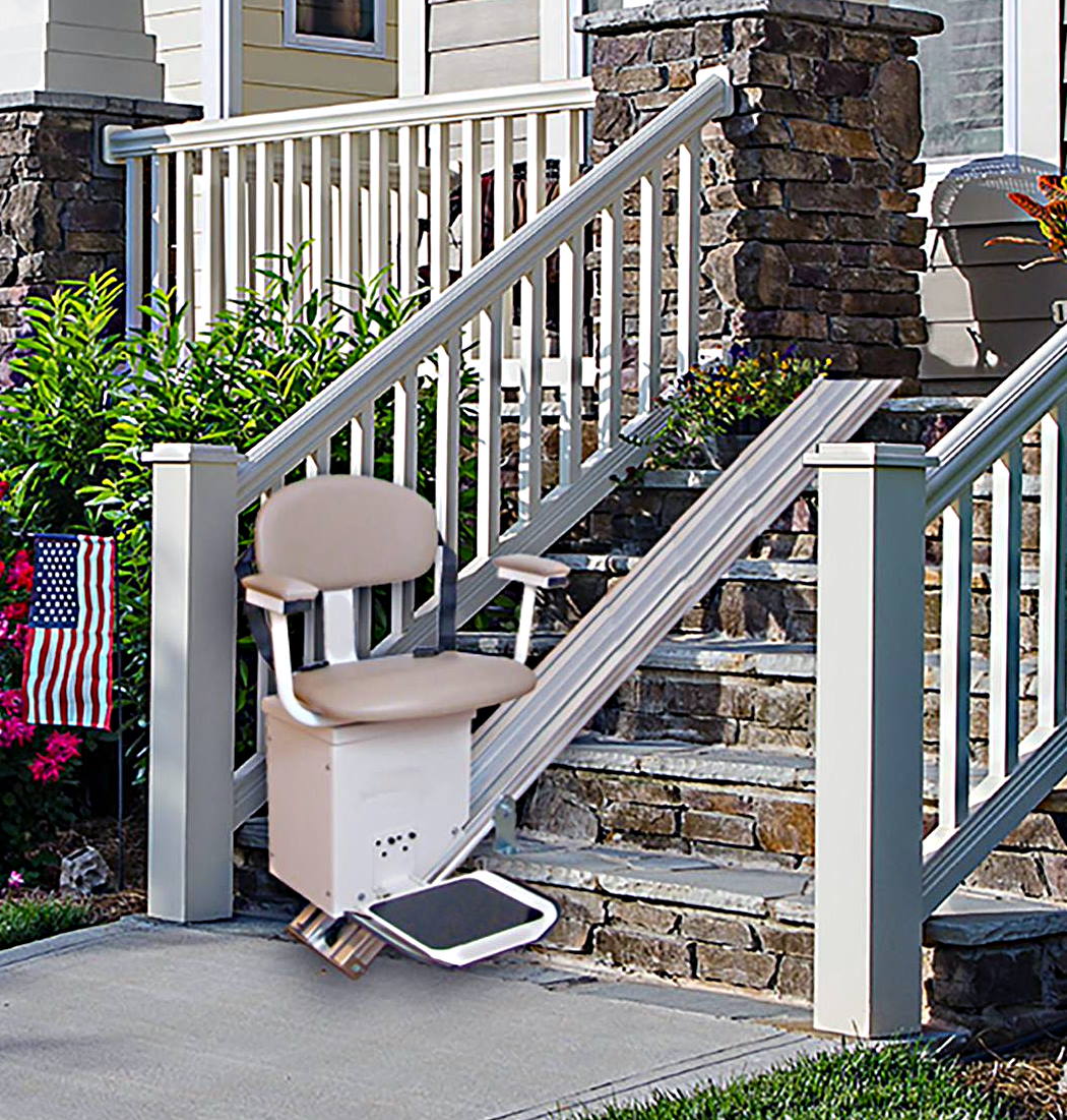 outdoor stairlift at Milwaukee home