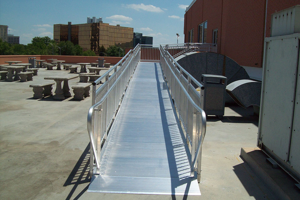 COMMERCIAL RAMP ENTRADA (2014_07_31 14_10_43 UTC)b